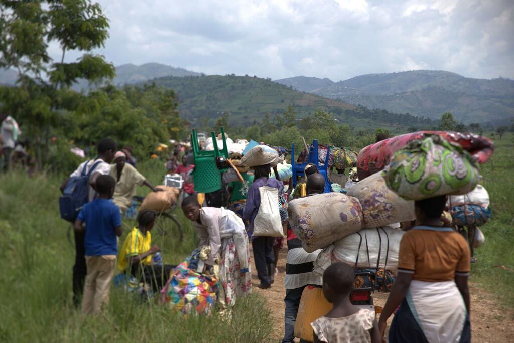 Тысячи семей бегут от интенсивных боевых действий на востоке ДРК.